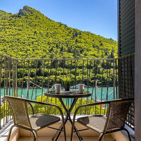 Seafront Villa Andrijana - Happy Rentals Пломин Екстериор снимка