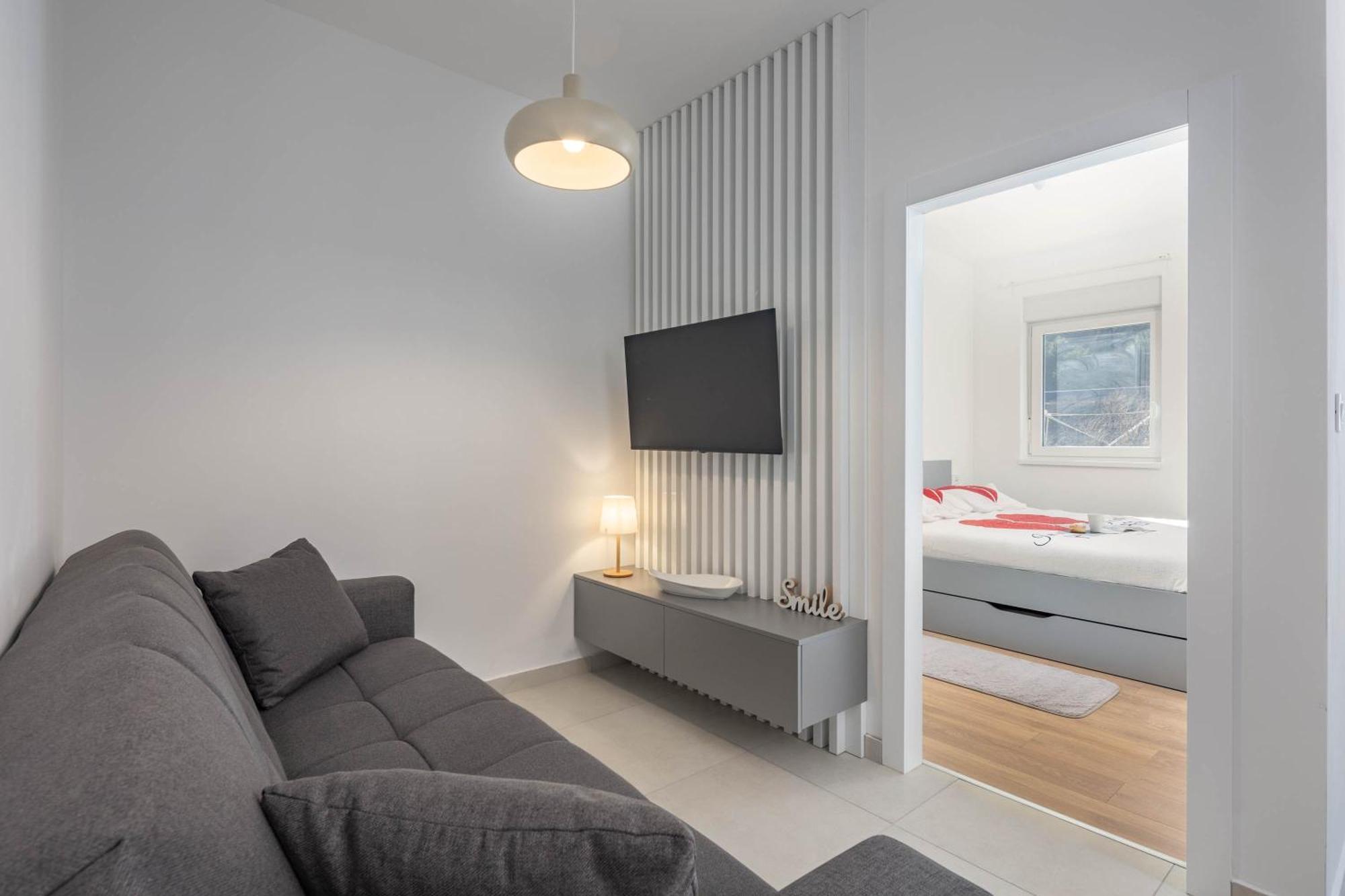 Seafront Villa Andrijana - Happy Rentals Пломин Екстериор снимка