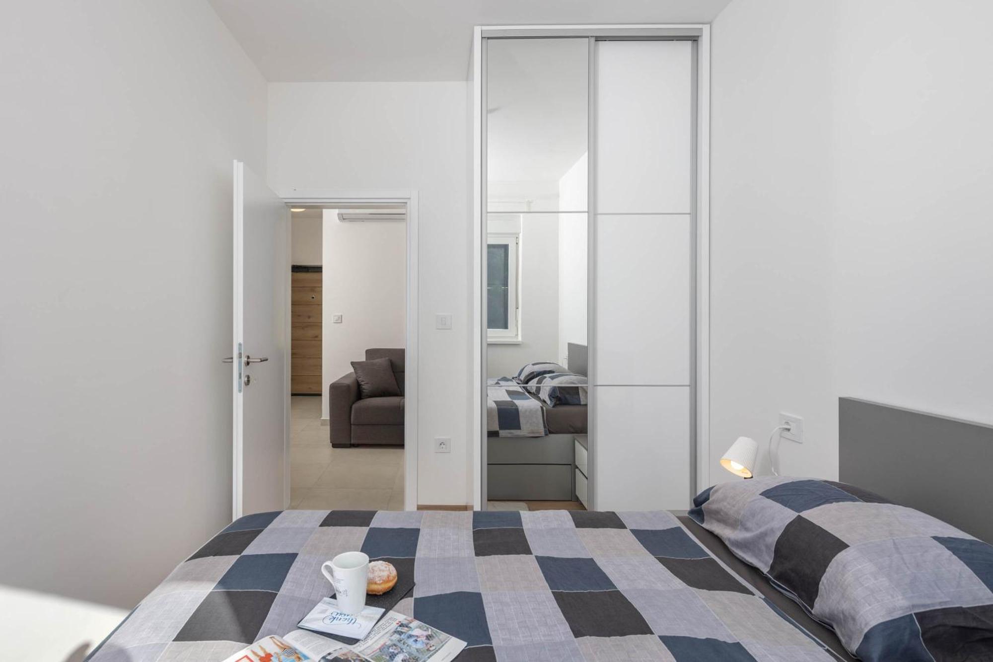 Seafront Villa Andrijana - Happy Rentals Пломин Екстериор снимка