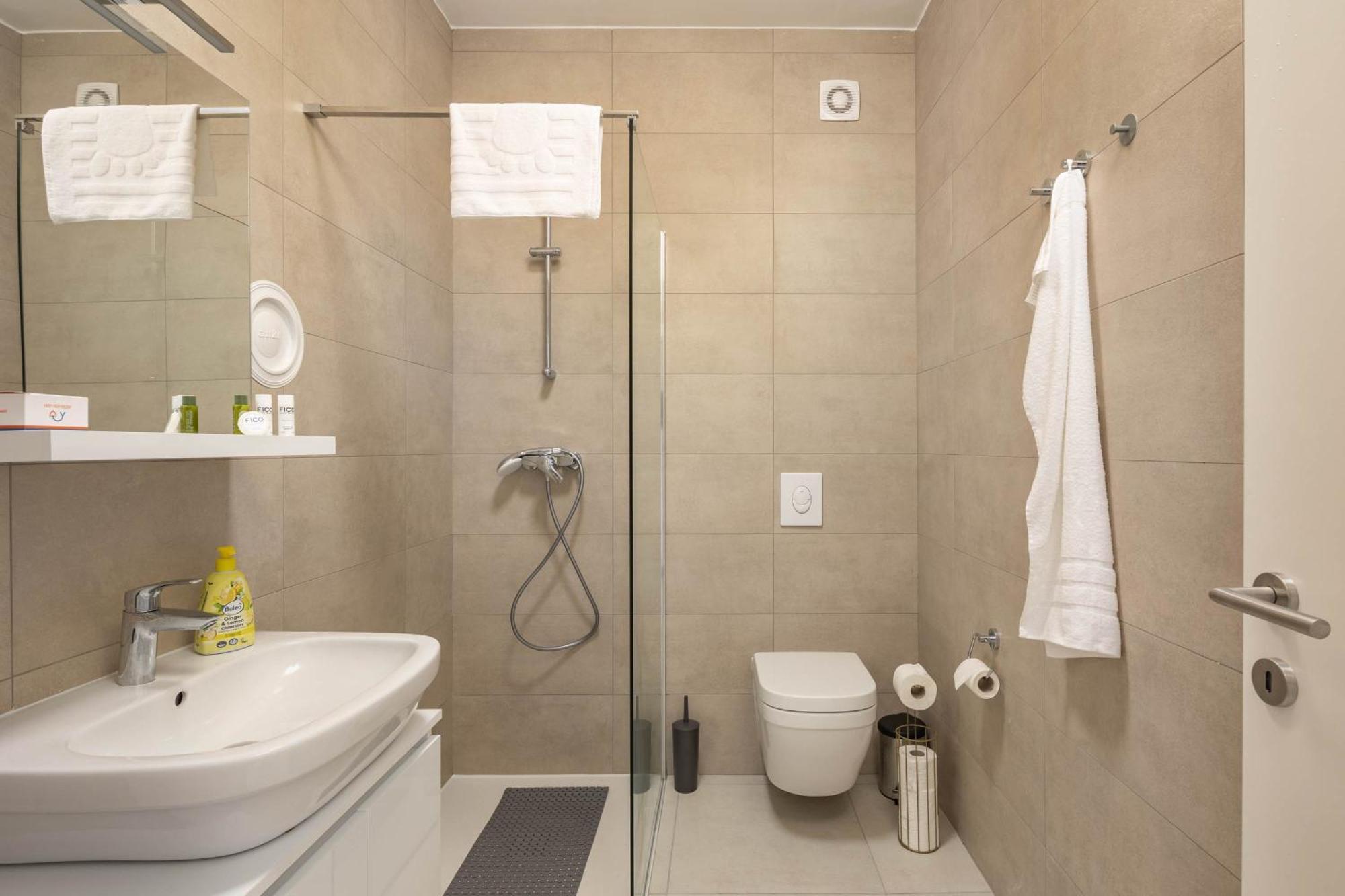 Seafront Villa Andrijana - Happy Rentals Пломин Екстериор снимка