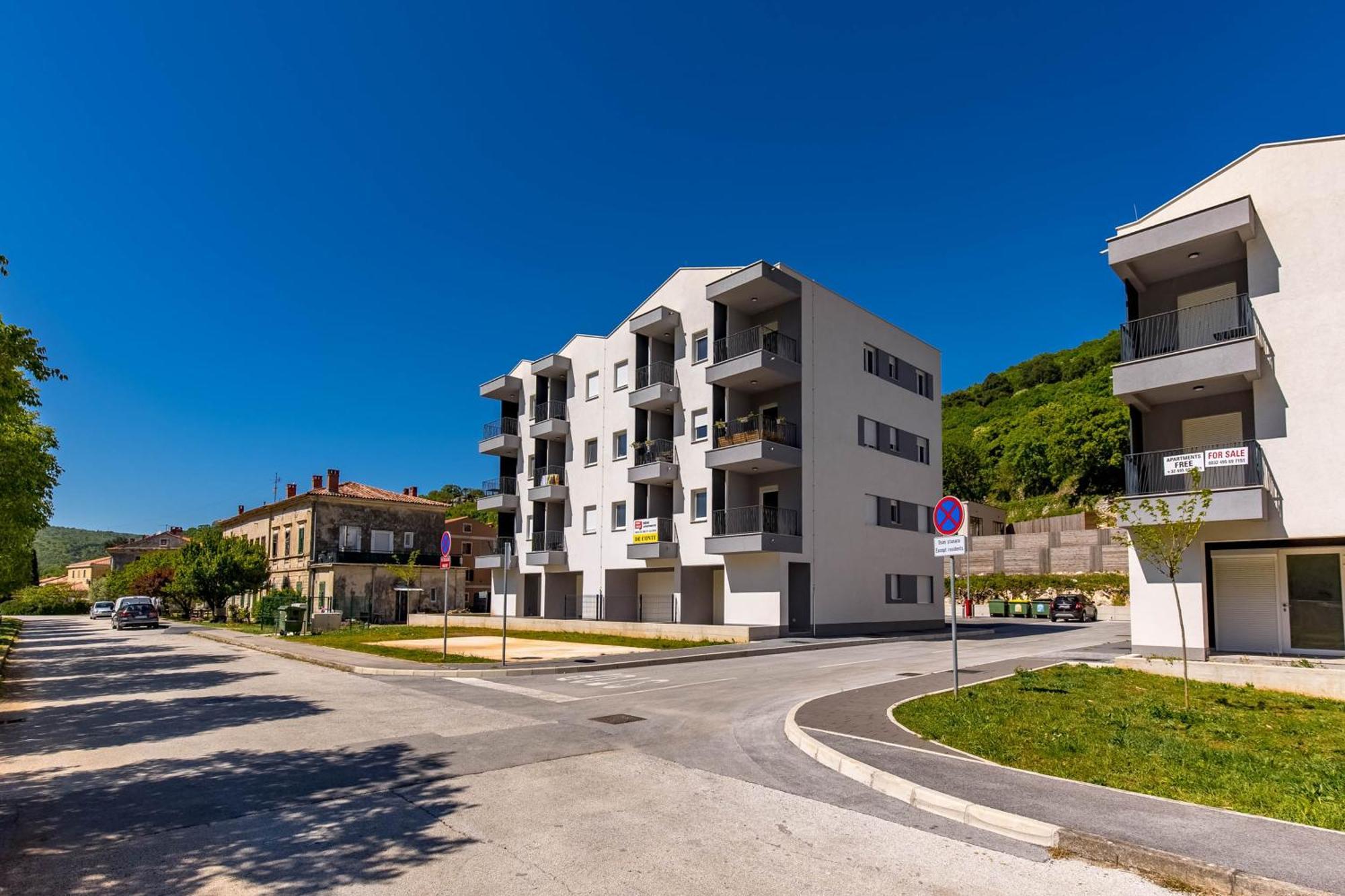 Seafront Villa Andrijana - Happy Rentals Пломин Екстериор снимка