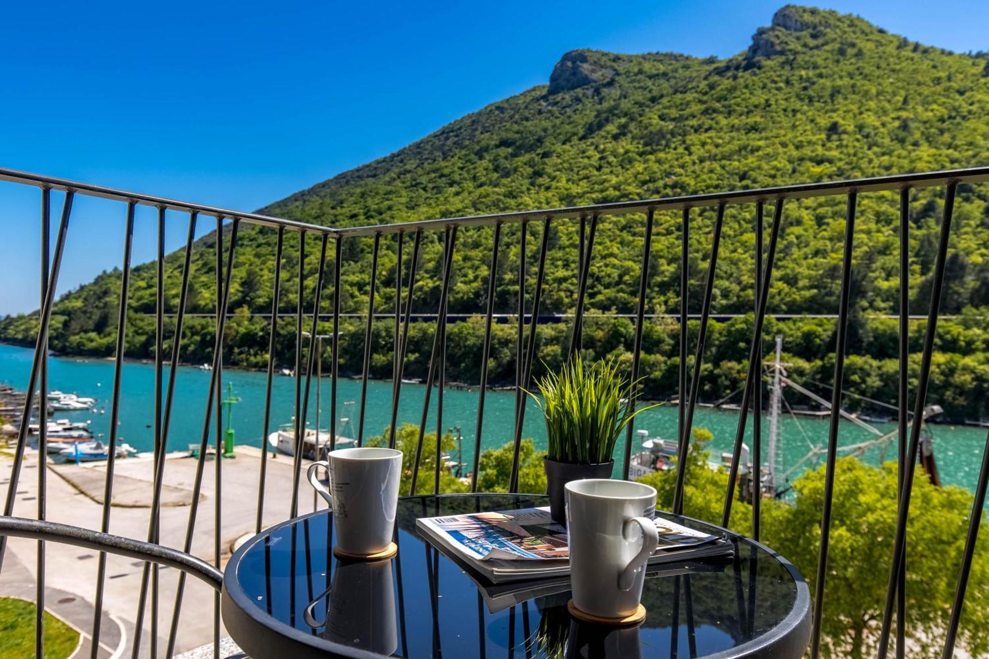 Seafront Villa Andrijana - Happy Rentals Пломин Екстериор снимка
