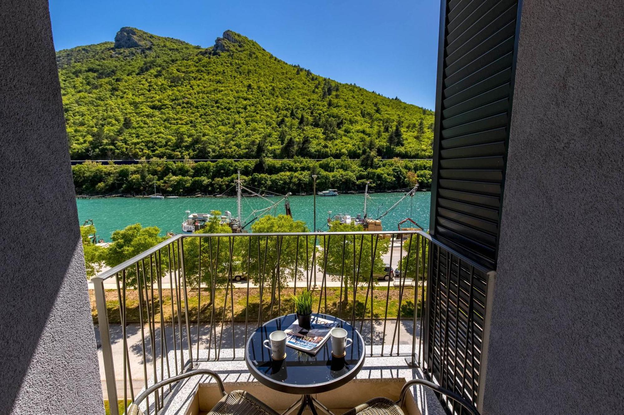 Seafront Villa Andrijana - Happy Rentals Пломин Екстериор снимка