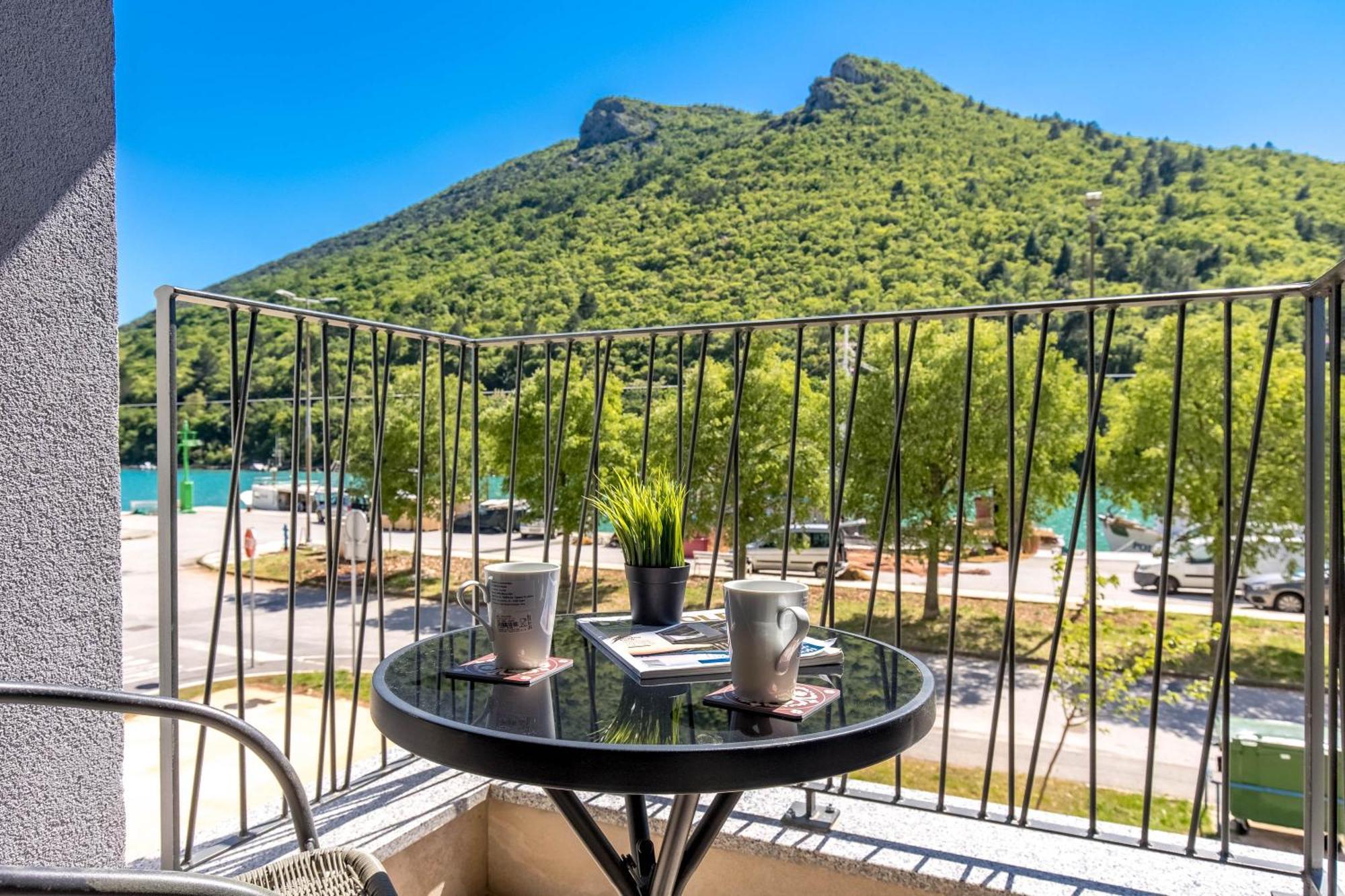 Seafront Villa Andrijana - Happy Rentals Пломин Екстериор снимка